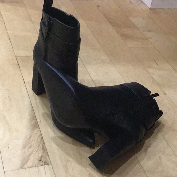 Worn once Guess black booties - Picture 3 of 6